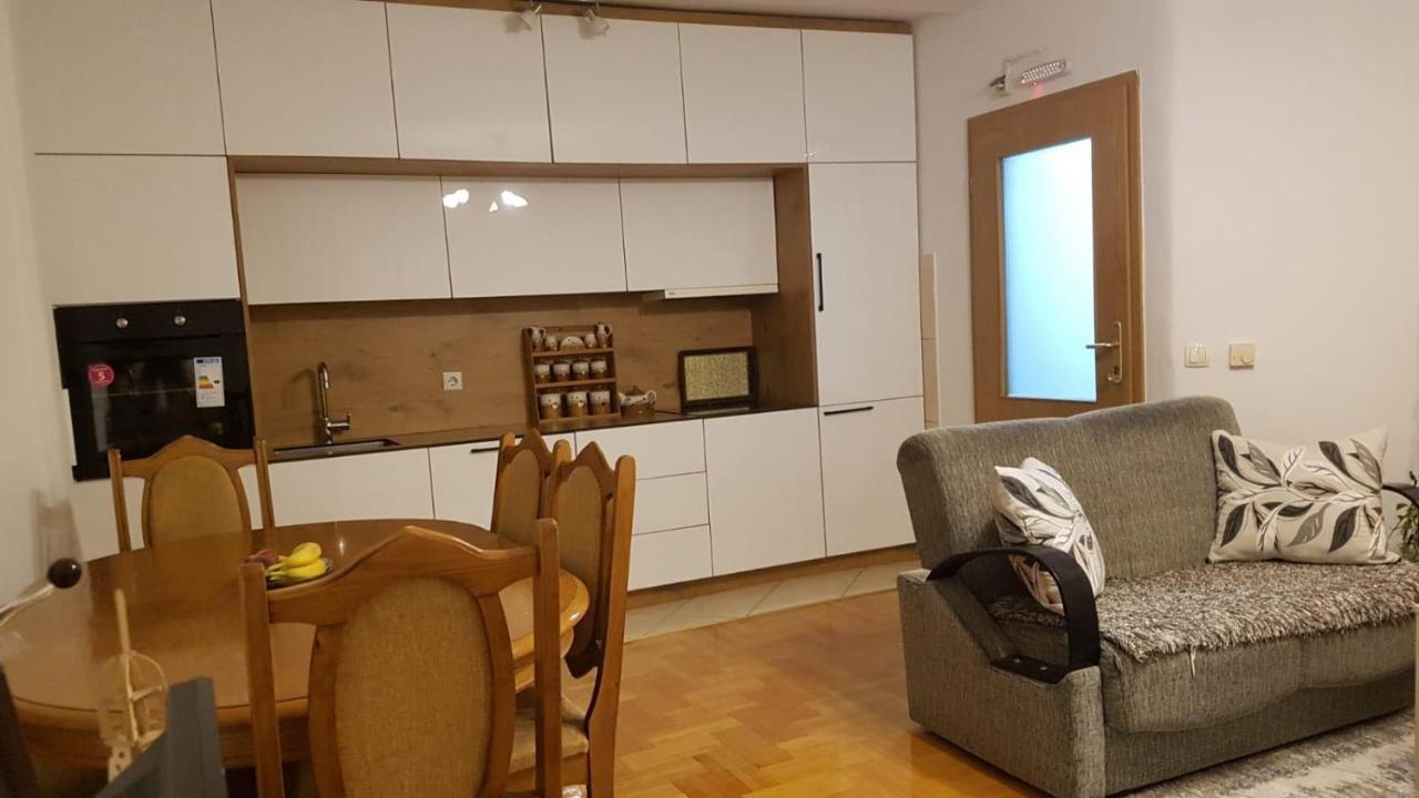 Redon Apartment Pristina Exterior photo